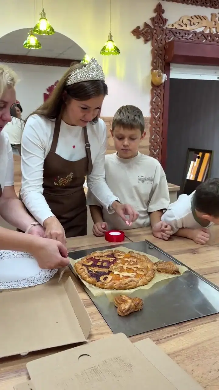Украшаем семейный пирог